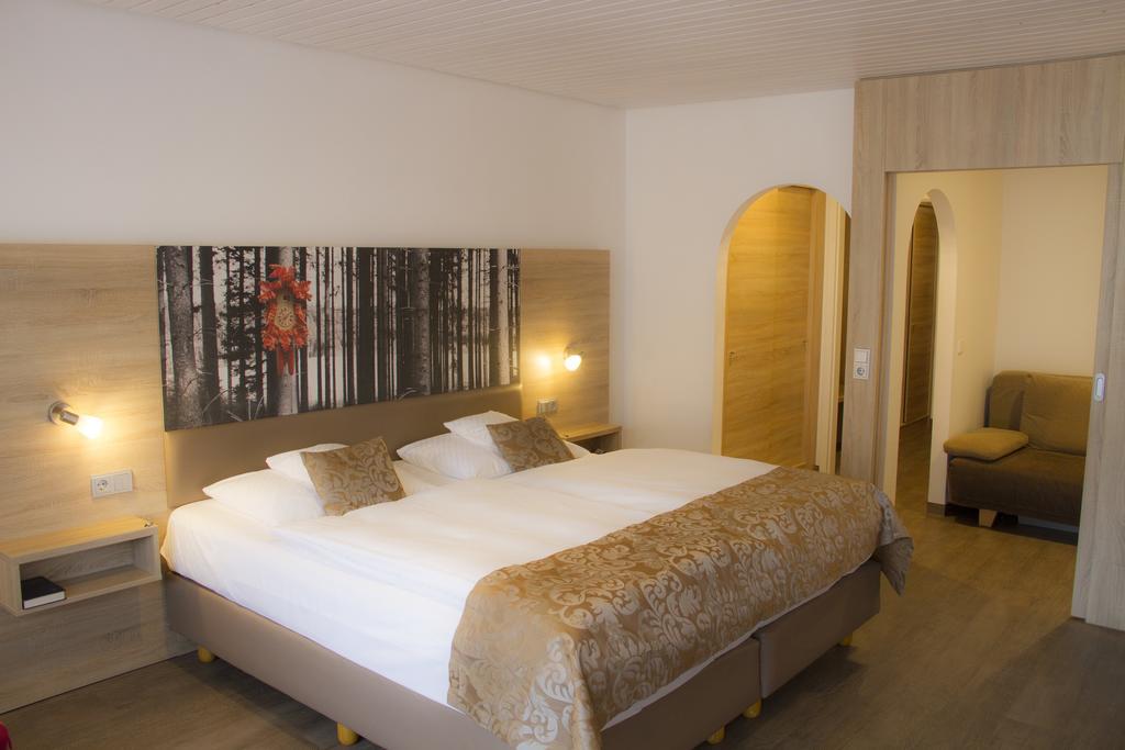 Best Western Plus Schwarzwald Residenz Triberg im Schwarzwald Bagian luar foto